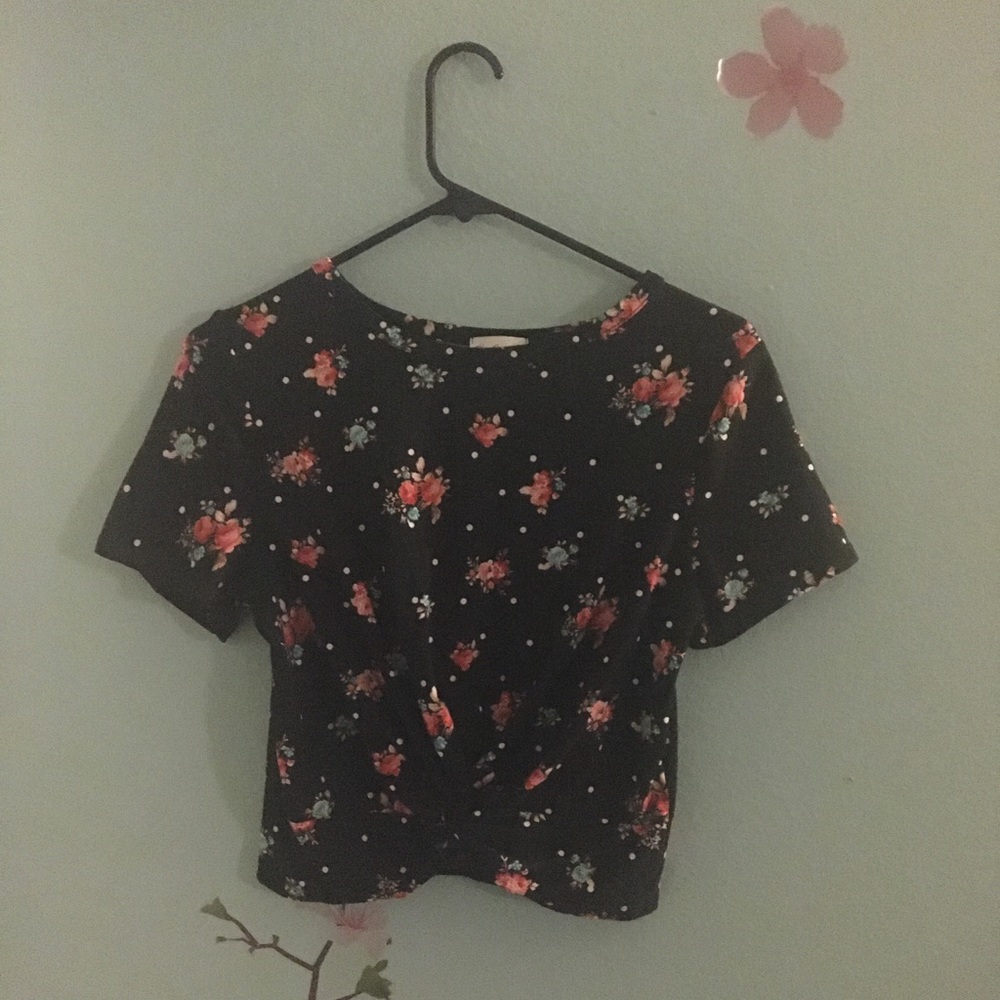✨Gaze Top | Black Floral Crop Top
